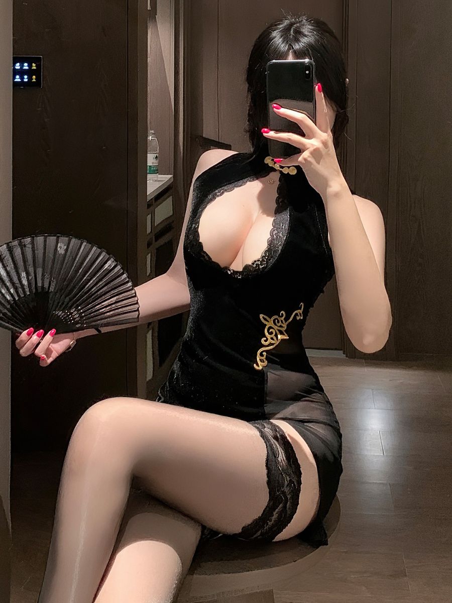 Exotic Velvet Keyhole Qipao Dress